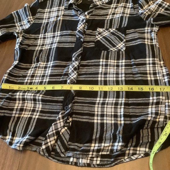 Rails Hunter Plaid Button Down Shirt – Black Sky Ivory
Size:Medium - Picture 11 of 13